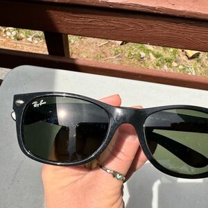 Used: Ray-Ban Women’s Sunglasses